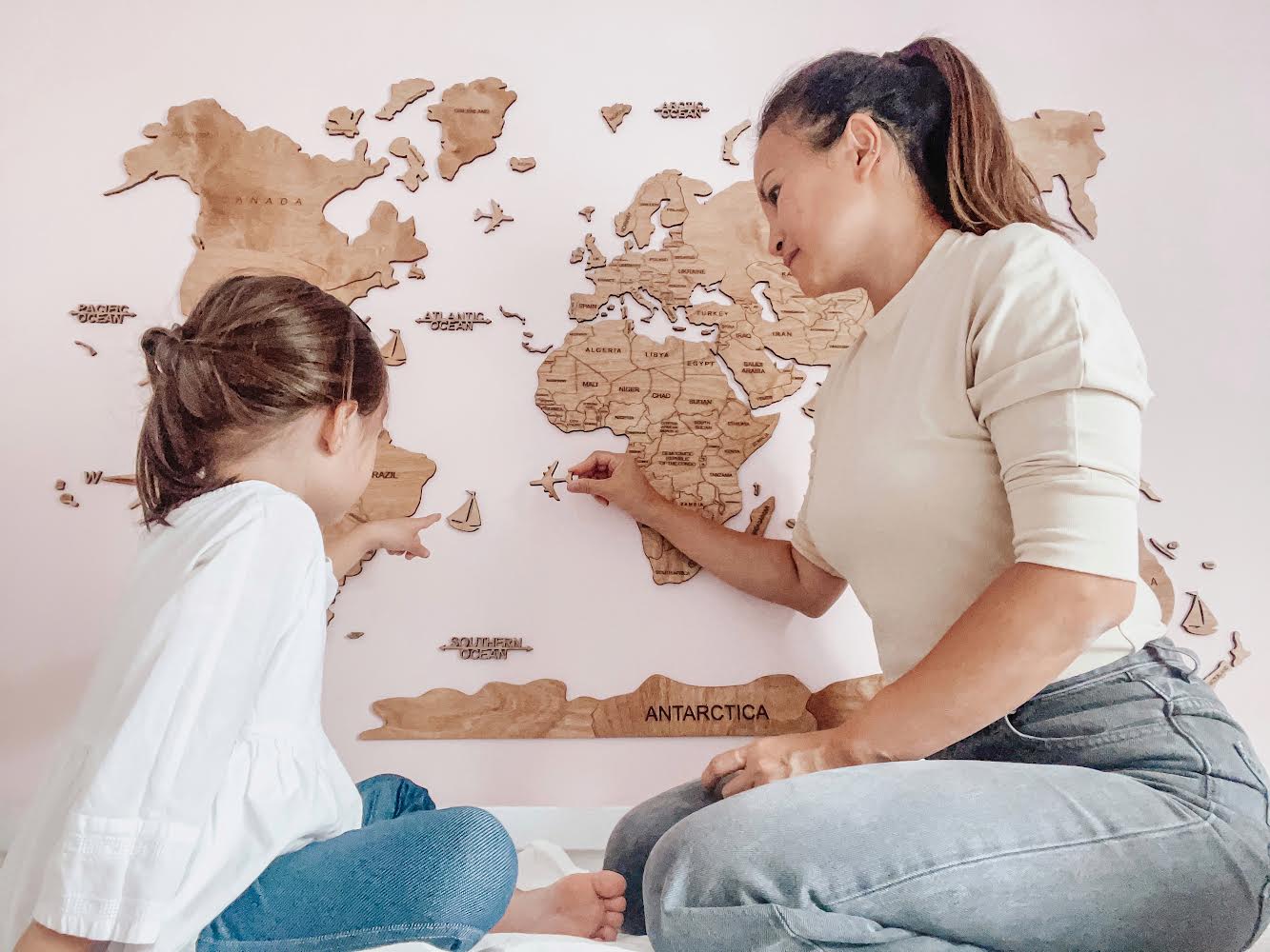 Wooden world map details and installation